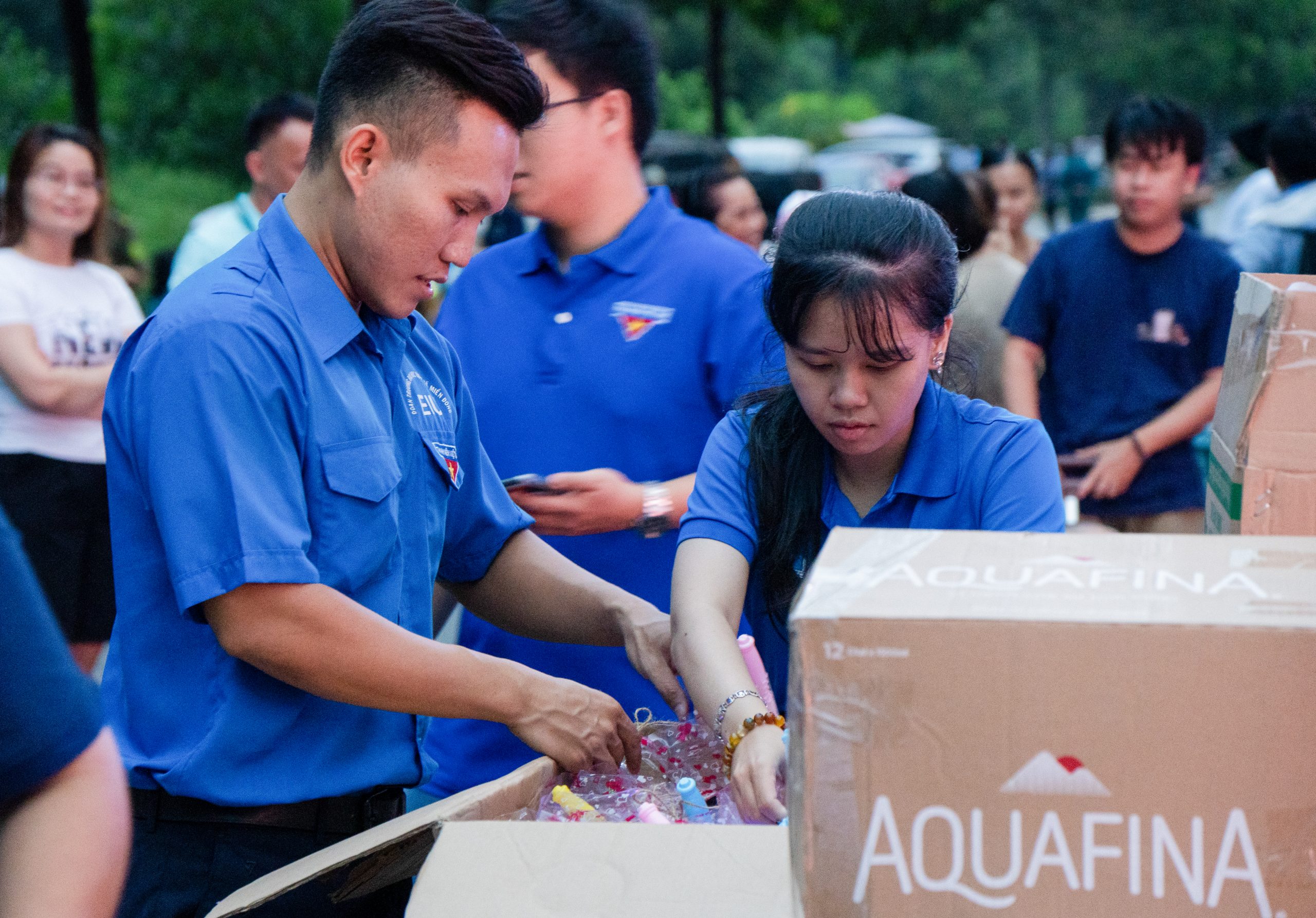 Đoàn trường EIU trao tạng quà trung thu